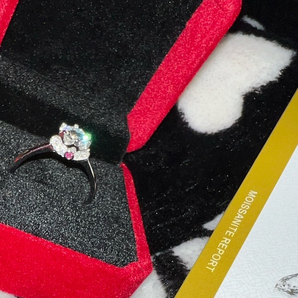 NIBWT luxury moissanite lotus ring🪷 S925
925 STERLING
SILVER STAMPED - Picture 4 of 8